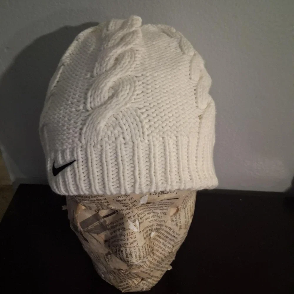 White Nike cable knit beanie with black swoosh fleece Lined
